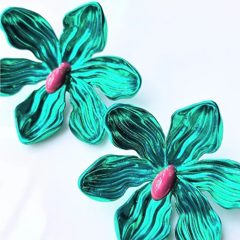 Elegant Green Floral Earrings